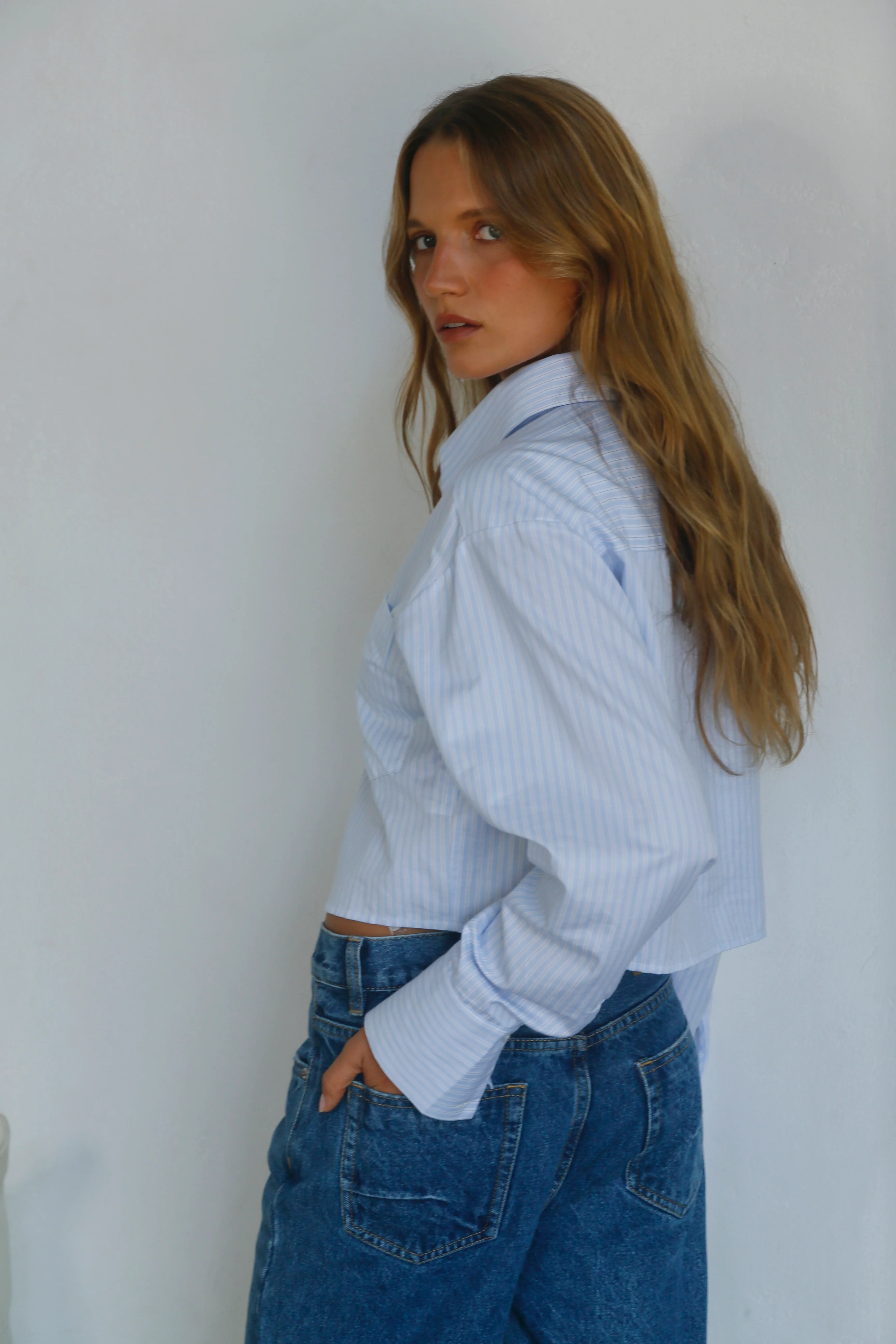 JONES CROP SHIRT BLUE STRIPE - Image 8