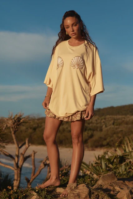SABBI THE VERY OVERSIZED SHELL TITTY TEE CREAMY YELLOW - Image 6
