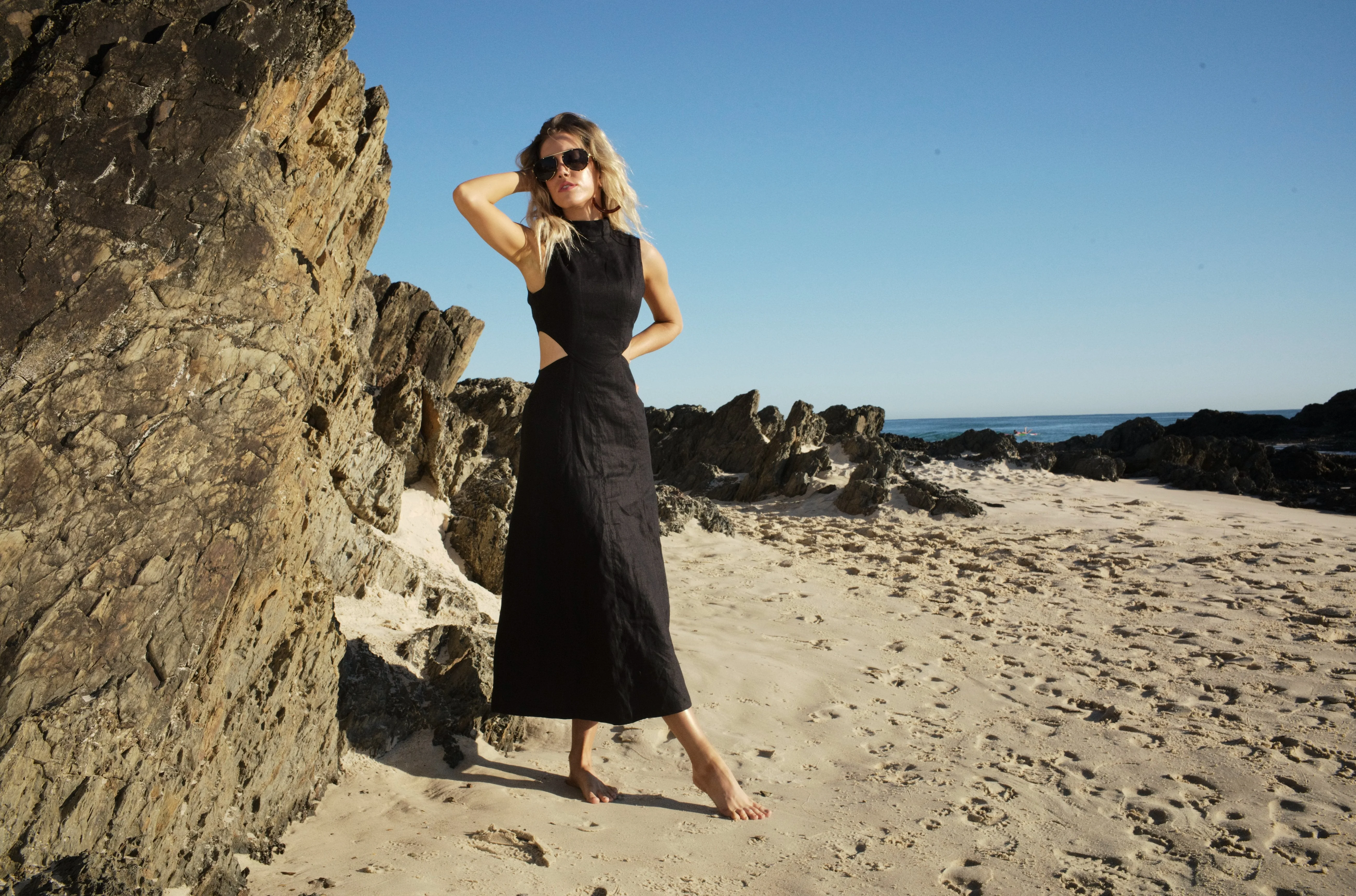 VIRTUE MIDI DRESS BLACK - Image 3