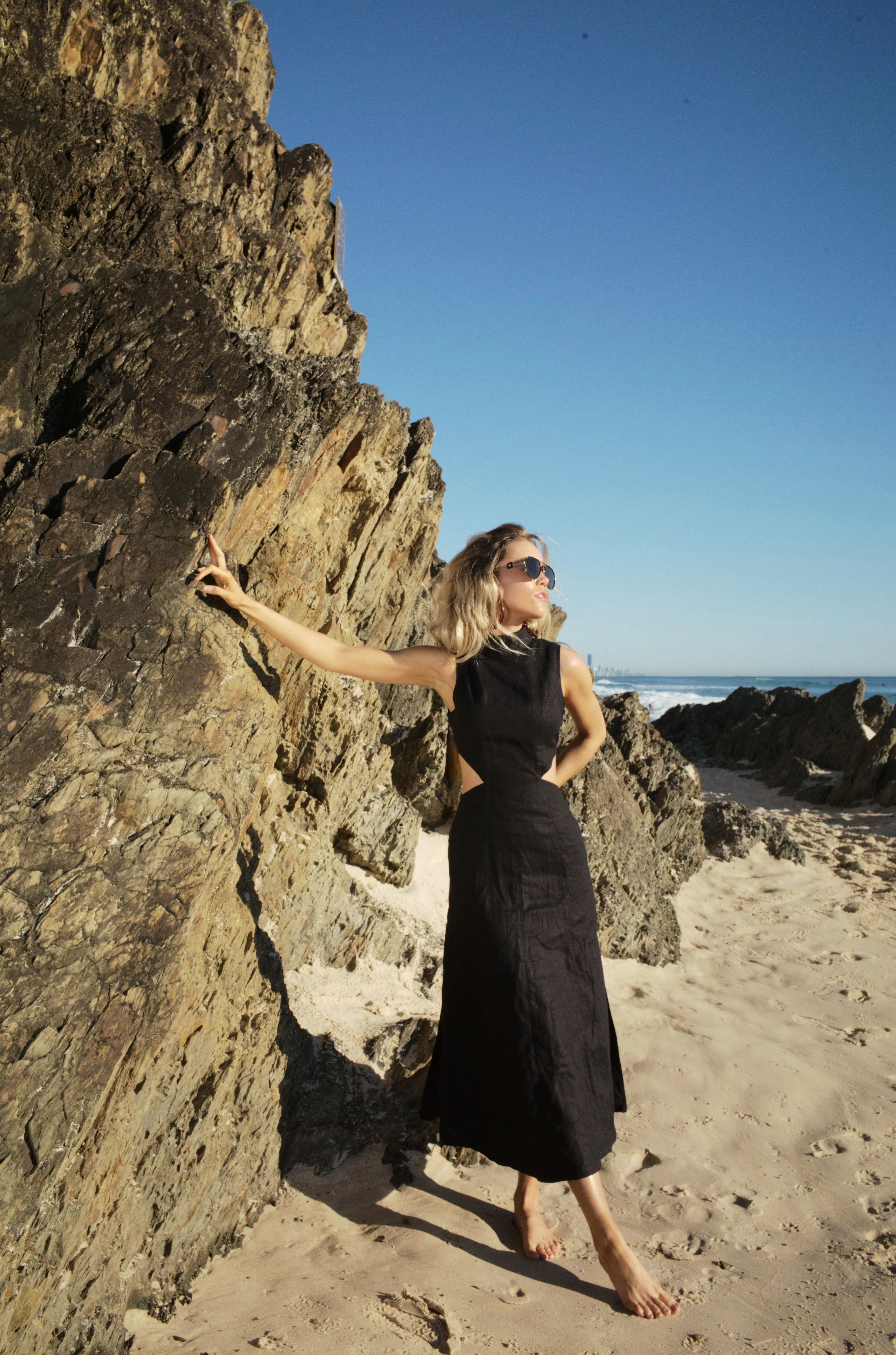 VIRTUE MIDI DRESS BLACK - Image 5